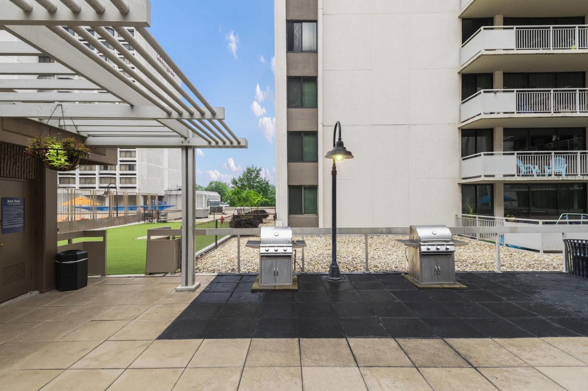 Stay With Style In This Apartment At Crystal City Arlington Exteriör bild