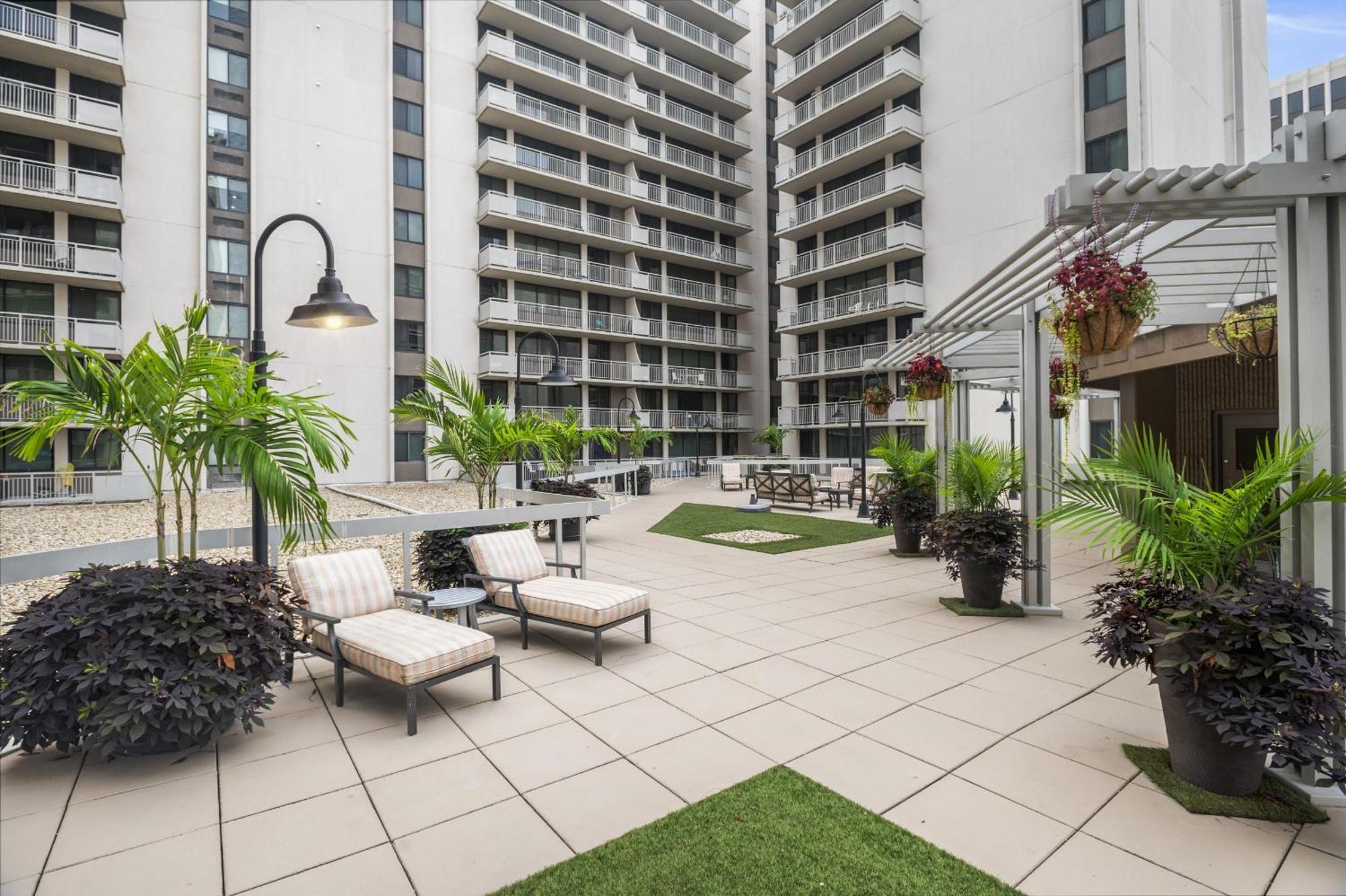 Stay With Style In This Apartment At Crystal City Arlington Exteriör bild