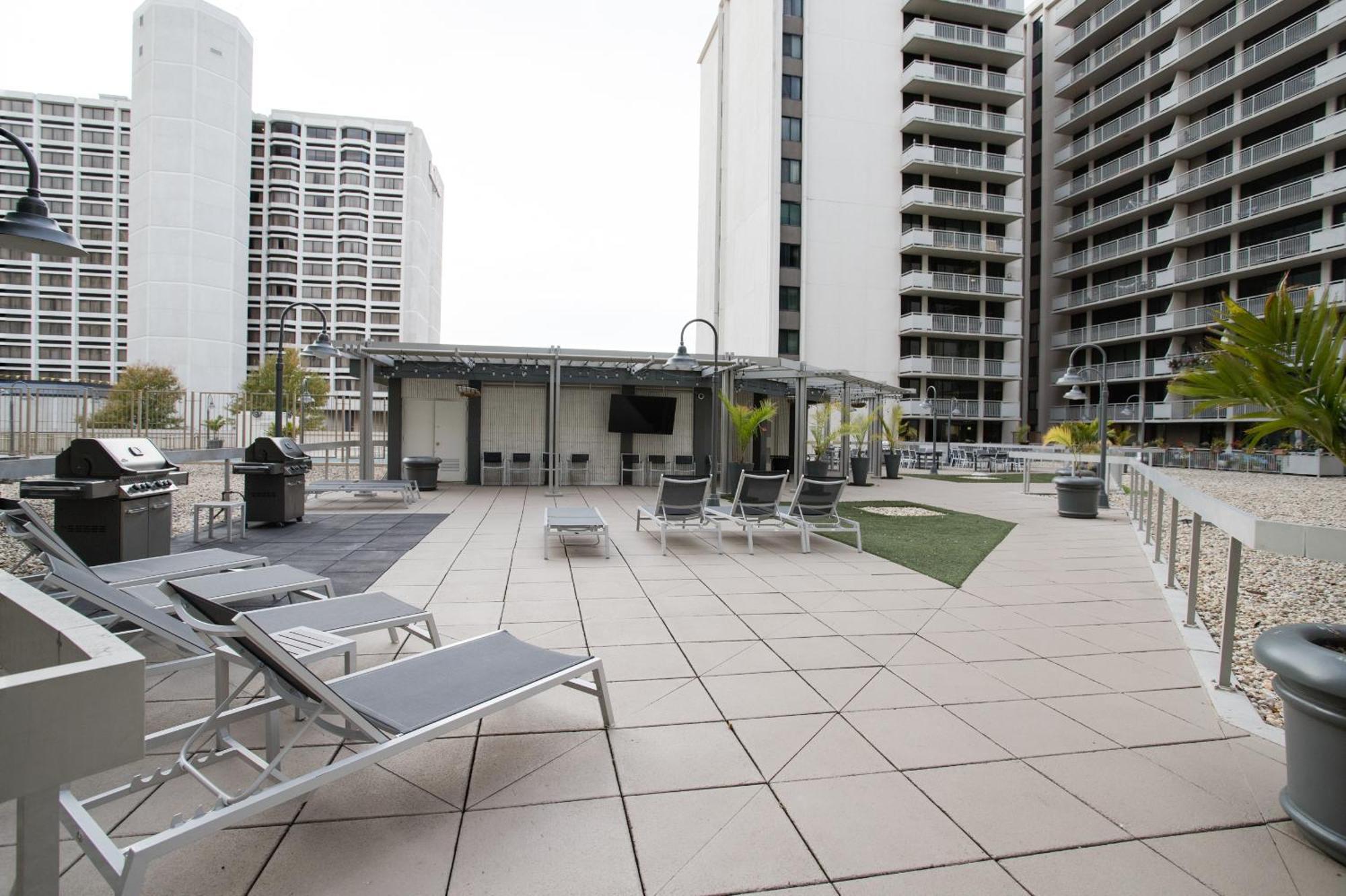 Stay With Style In This Apartment At Crystal City Arlington Exteriör bild