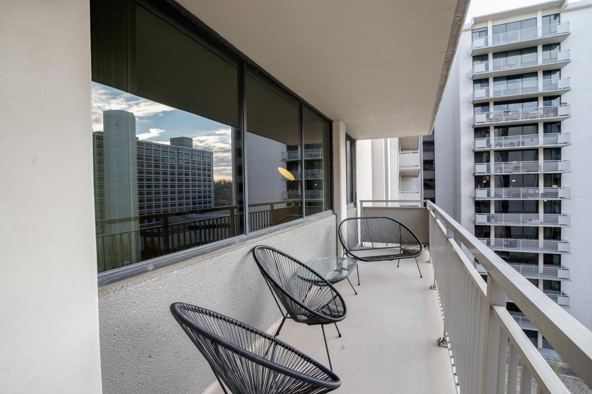 Stay With Style In This Apartment At Crystal City Arlington Exteriör bild